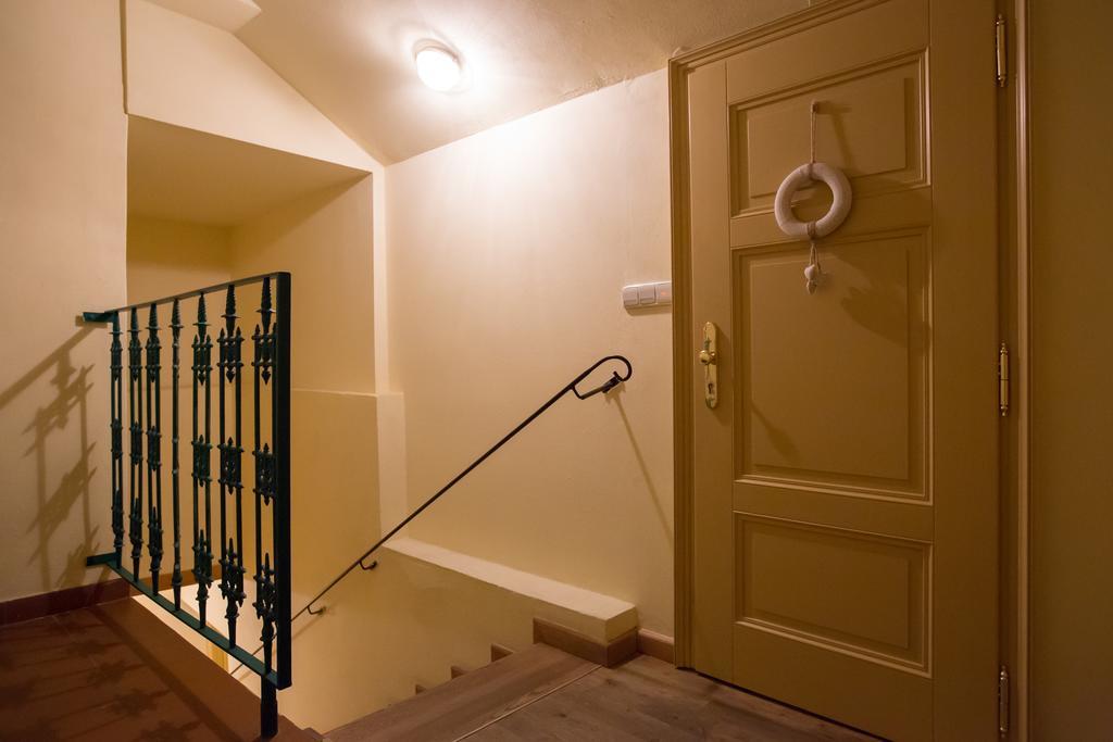 Bohemian Chic 2 Bedroom 2 Bathroom Loft With Hanging Chair Appartamento Praga